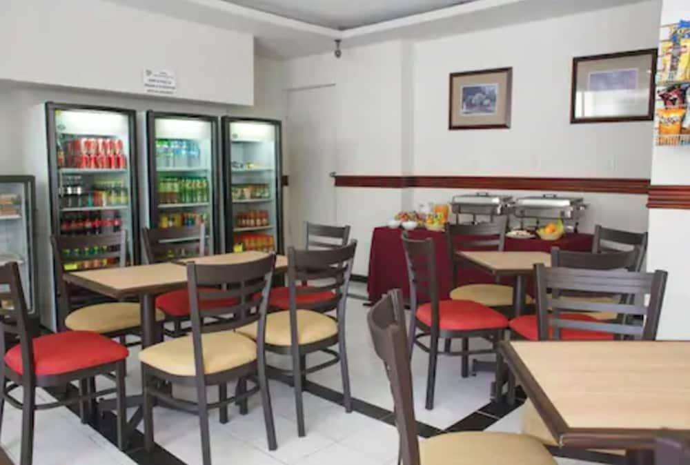 Fiesta Versalles Monterrey Ngoại thất bức ảnh